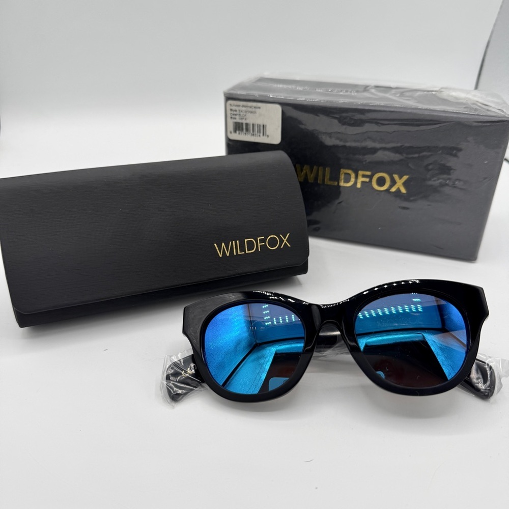 NWT Wildfox Monroe Deluxe Sunglasses Black Frames , NEW with case and cloth - Picture 2 of 16